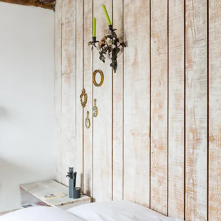 Apartment Veeve - Character In The Marais