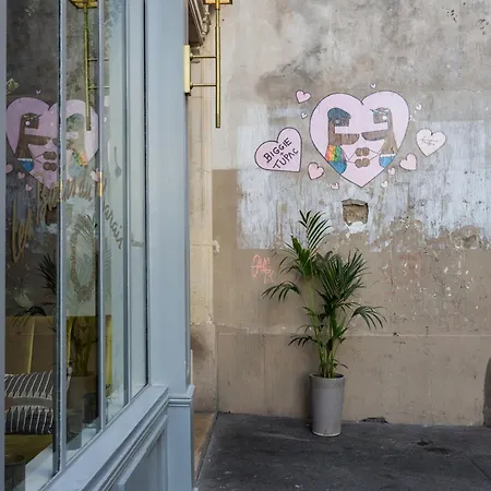 Apartment Veeve - Character In The Marais Paris