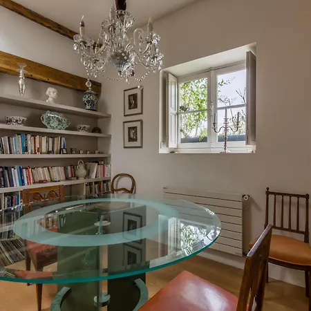 Apartment Veeve - Character In The Marais Paris